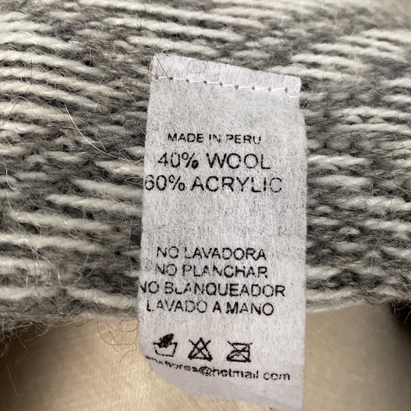 Sweater With Hood! Gray & White - Picture 6 of 7